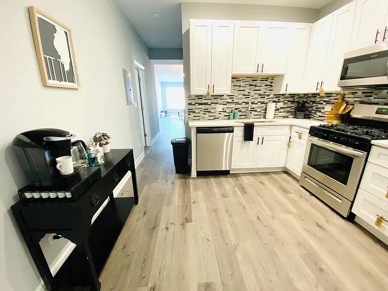 1040 N Central Park Ave — Photo 10