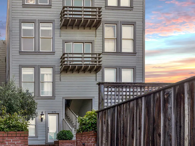 571 Lombard St — Photo 12