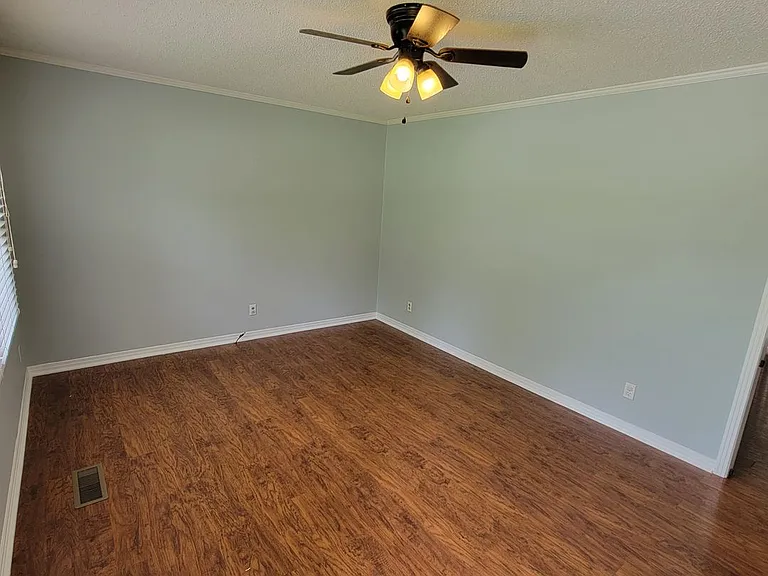 2128 Wildwood Rd — Photo 3