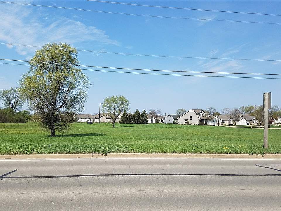 2nd image of 2597 W Grand Chute Blvd