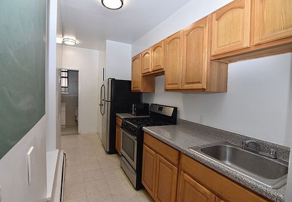 3rd image of 303 W 111th St APT 1C