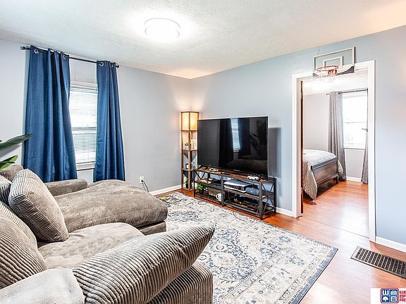 4th image of 5342 Prescott Ave