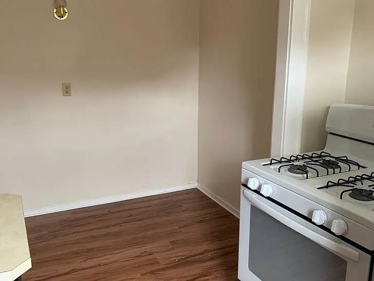 Colvin Gardens Apartments — Photo 11
