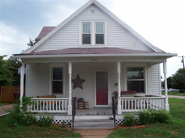 1st image of 2049 N Maxwell Ave