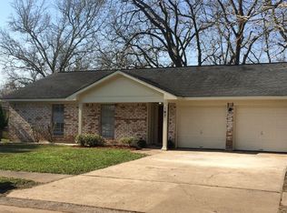 107 Dogwood St, Lake Jackson, TX 77566