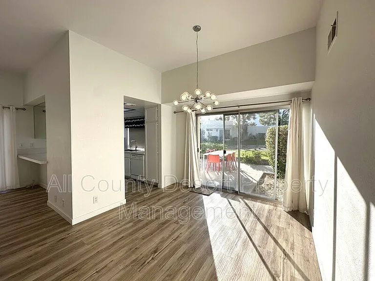 1675 Fairway Cir — Photo 3