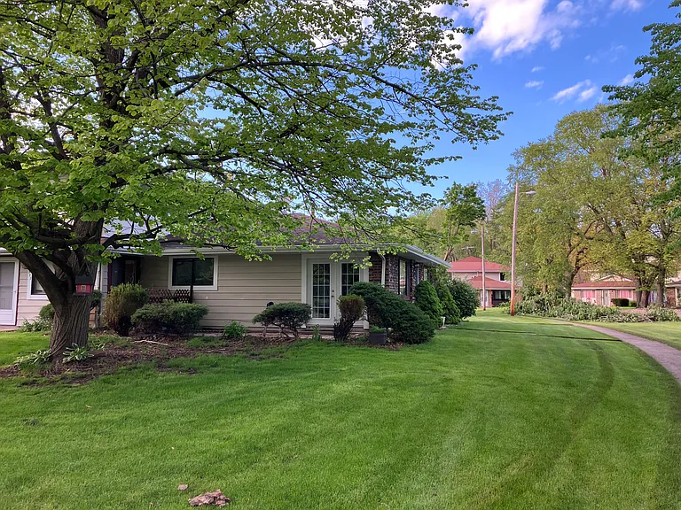 Pierce Dr — Photo 12