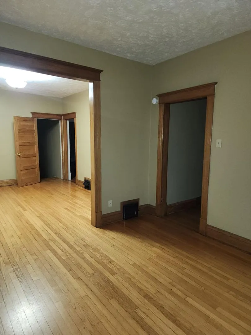 Three Bedroom Villa in Downtown Omaha! — Photo 3