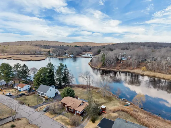 10 Arrowhead Drive, Ledyard, CT 06339