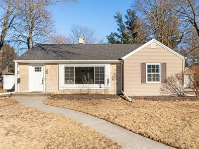 845 Oakwood Ave, Oconomowoc, WI, 53066