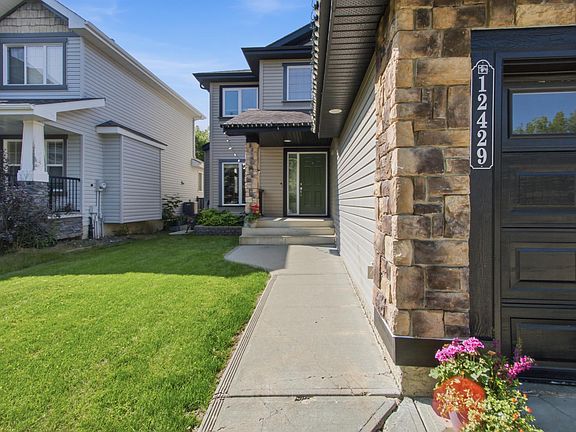 5th image of 12429 17a Ave SW