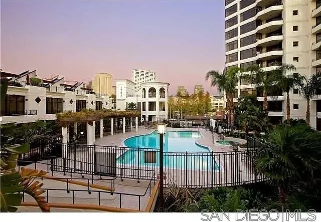 744 W Harbor Dr — Photo 22