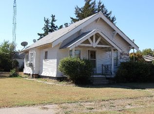 409 W Pine St, Protection, KS 67127