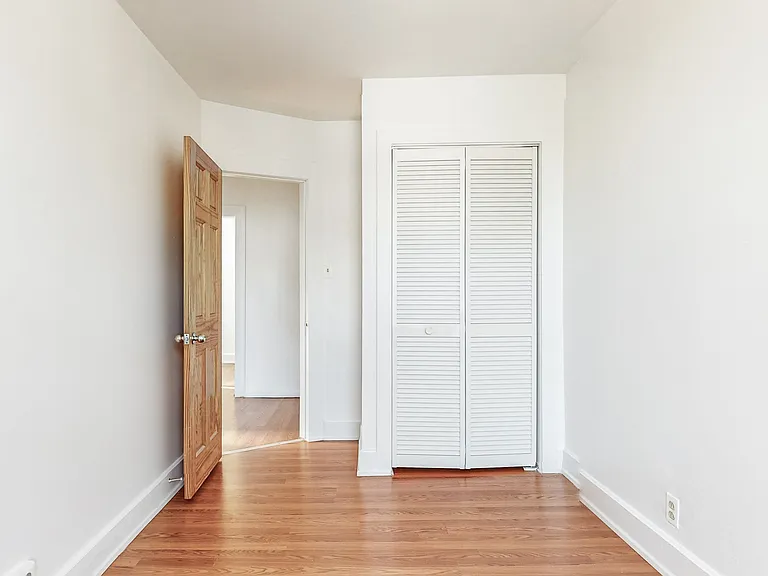 23-45 24th St #2R — Photo 10
