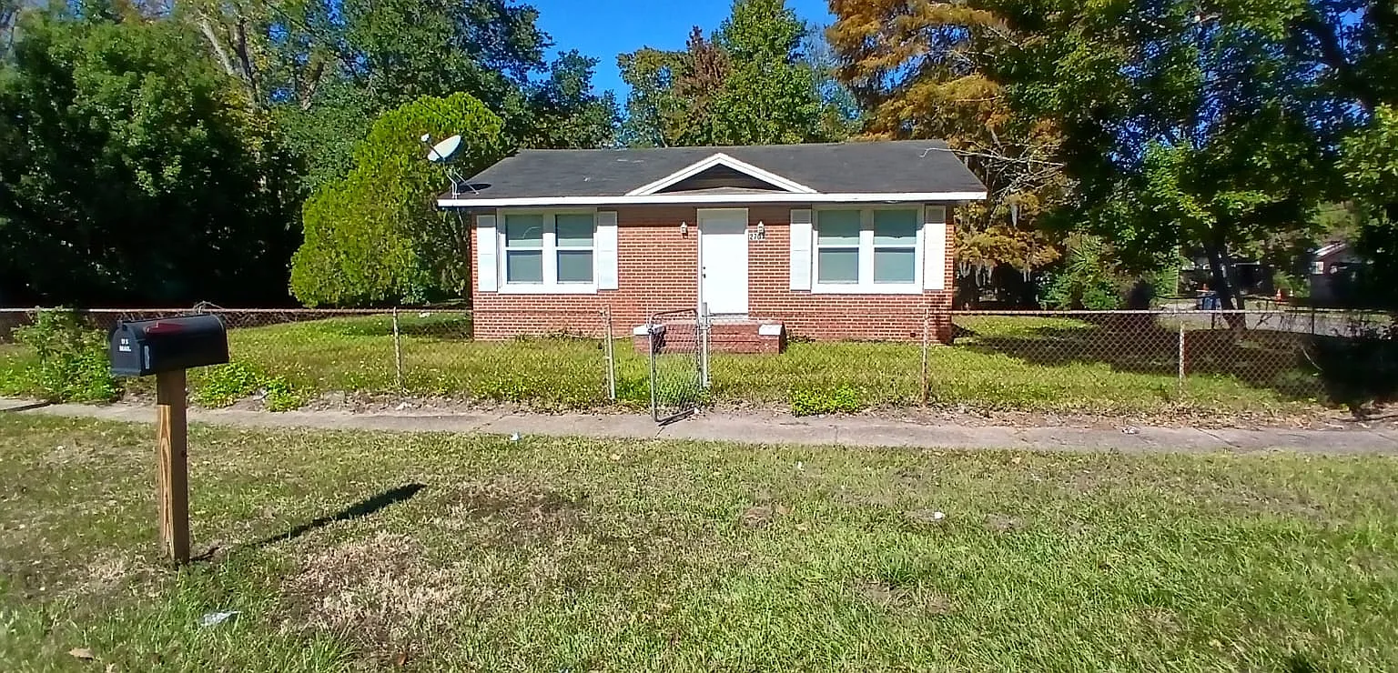 2701 Lowell Ave - 1 — Photo 1