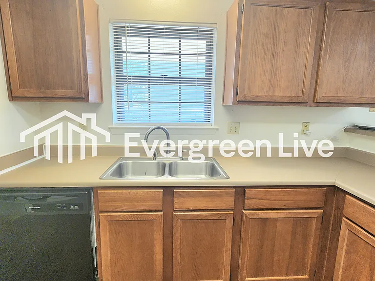 200 Raven Dr — Photo 9