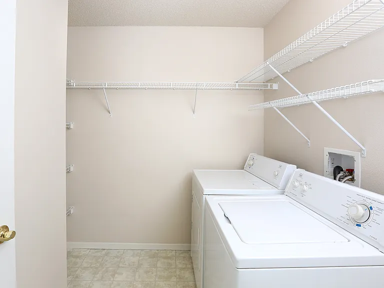 Donegal Pointe Apartments — Photo 9