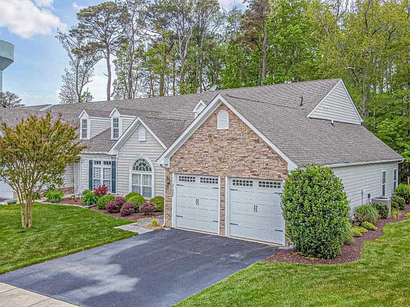 3rd image of 37986 Bayview Cir E