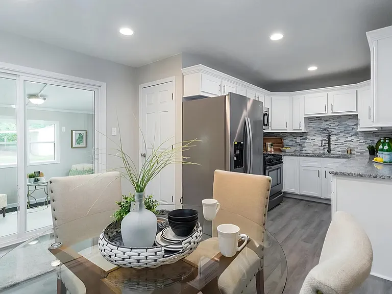1223 Esterling Dr — Photo 4