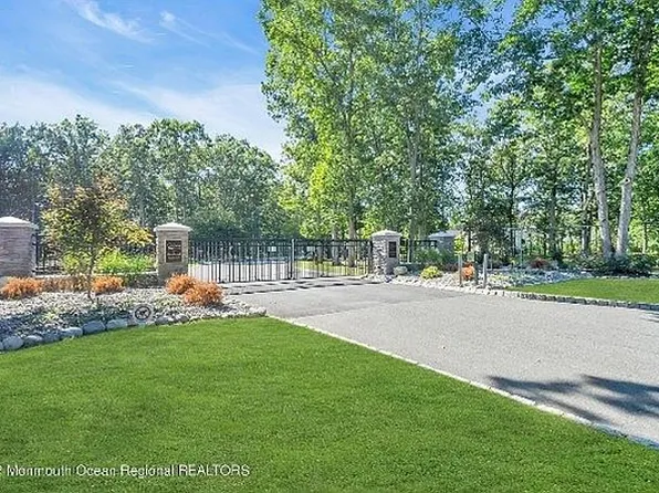 17 N Pointe Dr, Jackson, NJ 08527