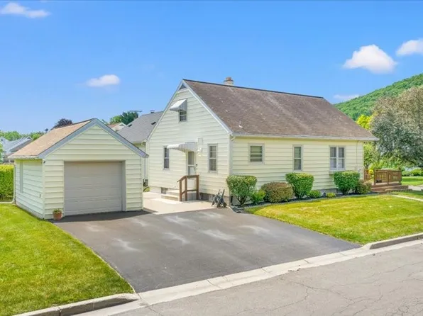 814 Morlando Dr, Endicott, NY 13760