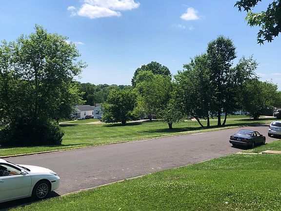 1 acre park in front. All Mehlville schools have a bus stop directly in front of this house.