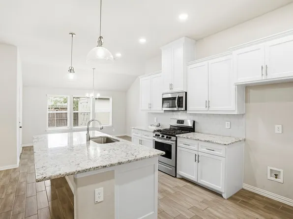 640 Mooney Dr, Saginaw, TX 76179