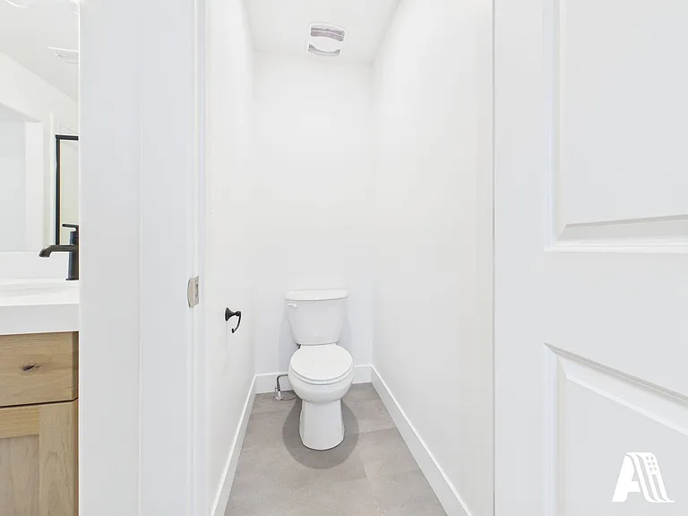 453 E 650 N — Photo 19