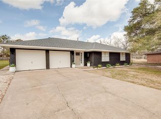 1211 N Ridgefield Cir, College Station, TX 77840