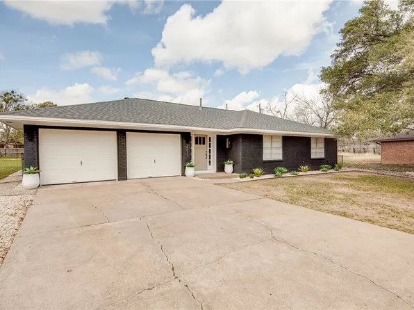 1211 N Ridgefield Cir, College Station, TX 77840