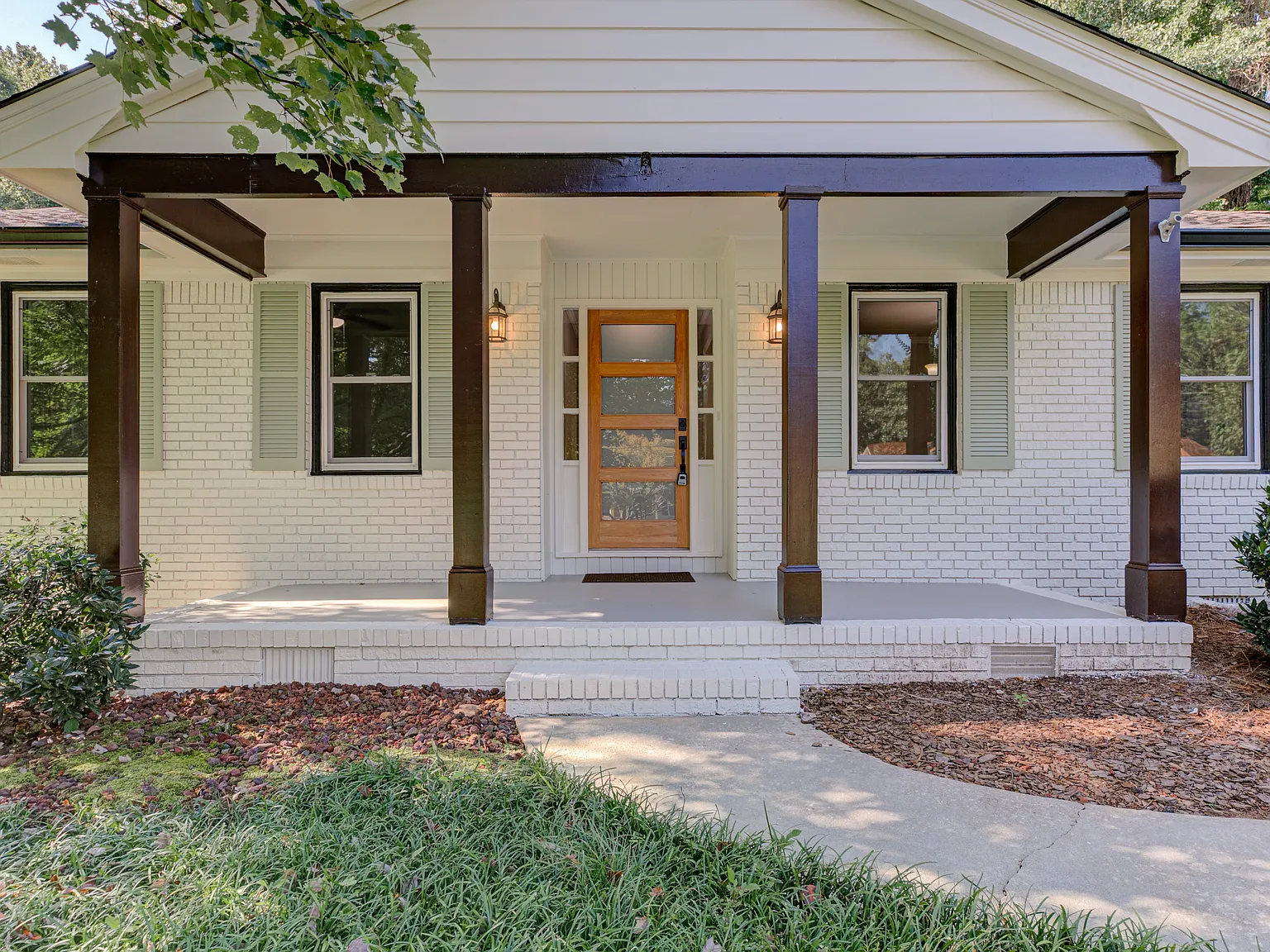 3 bed, 2466 sqft, $3,950 — Photo 3