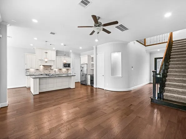 15 Dylan Branch Dr, Tomball, TX 77375