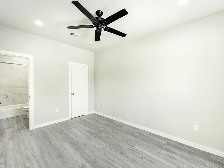 8157 Tate St #B — Photo 15