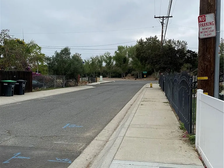 26079 Juanita St #26079 — Photo 4
