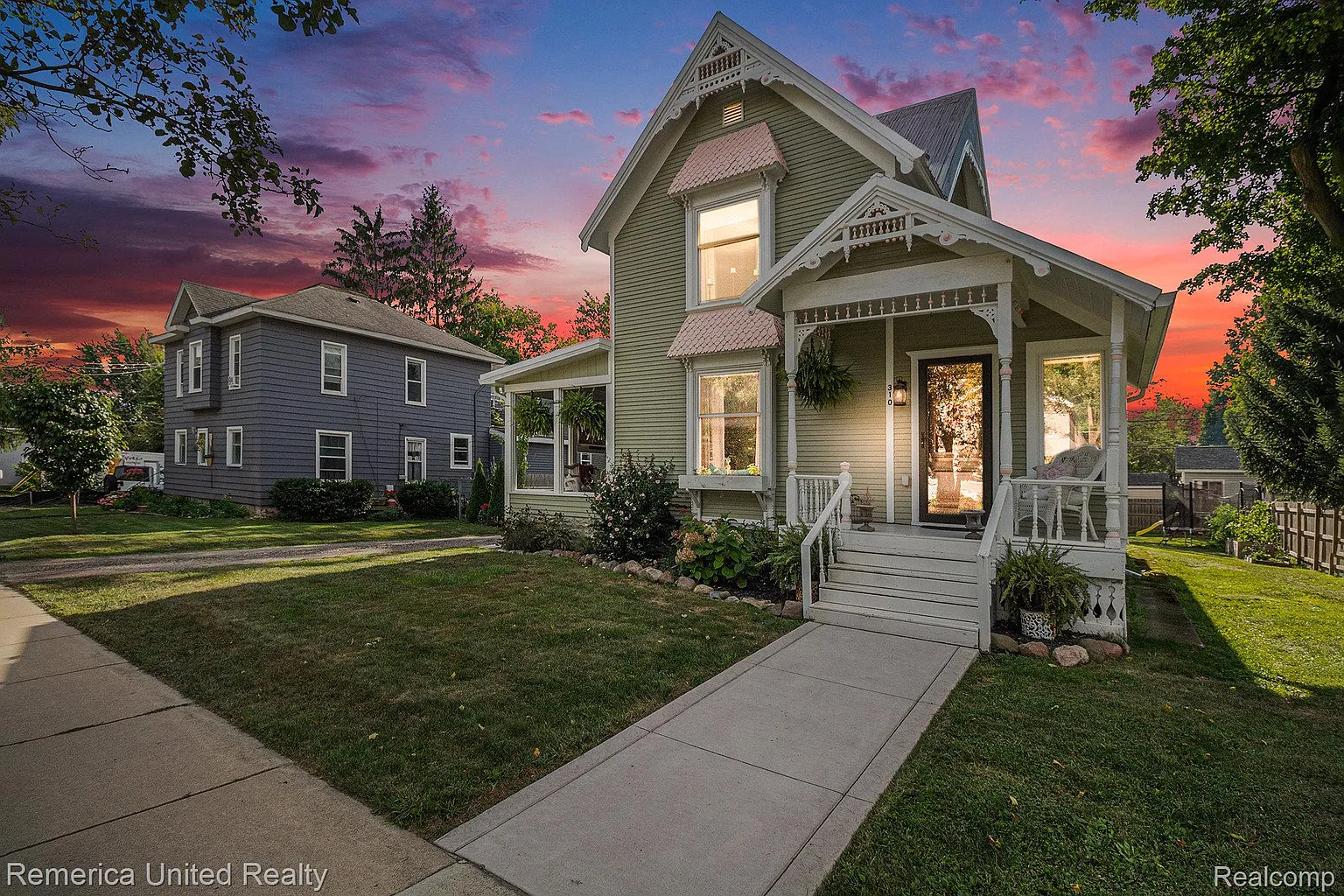 310 S Grand Ave photo 1