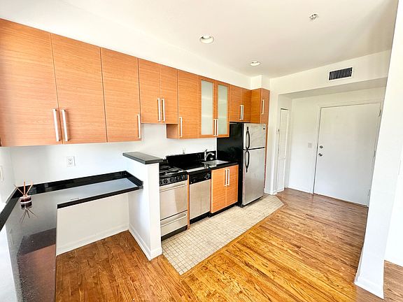 2nd image of 1521 Lenox Ave APT 205
