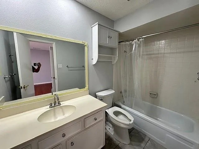 7700 Creekbend Dr #109 — Photo 16