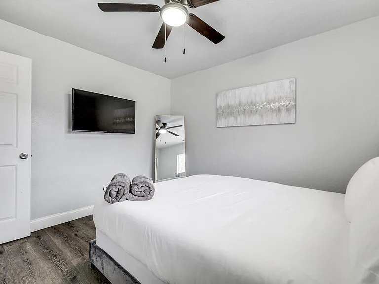 5048 Pemberton Ln — Photo 16