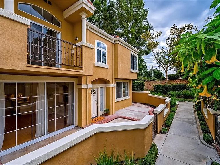 3 Opera Ln — Photo 2