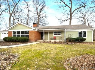 3S551 Marian Cir E, Sugar Grove, IL 60554