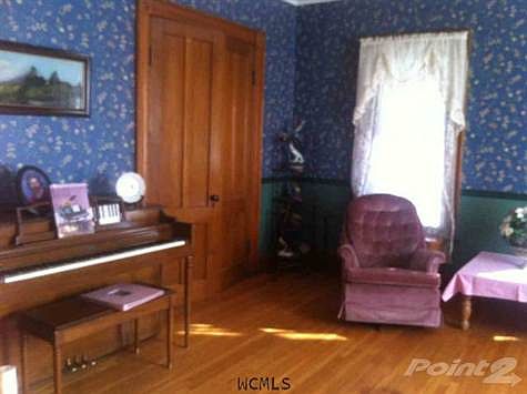 3rd image of 15 Oak St