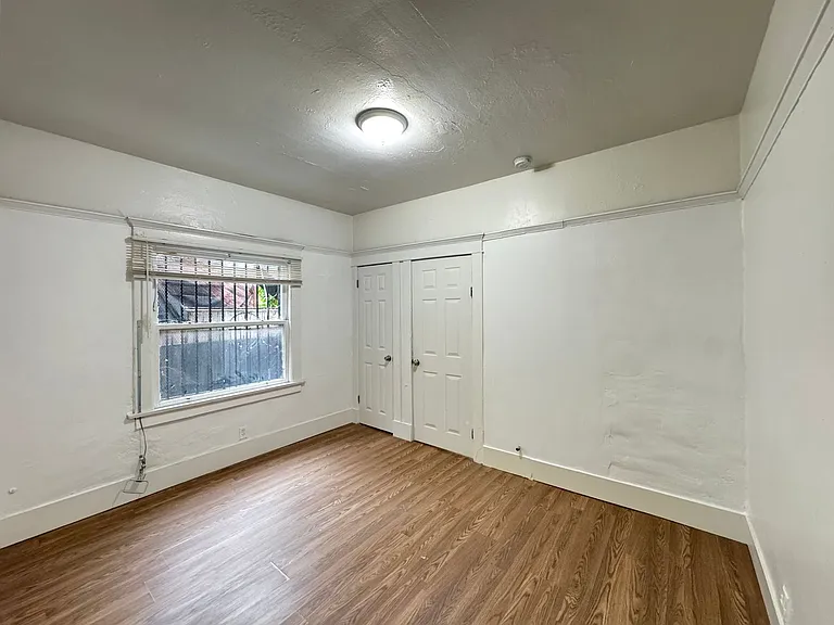 Vernon Ave - 458 — Photo 11