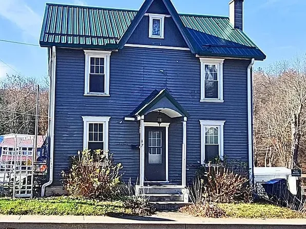 47 N Main St, Montgomery, PA 17752