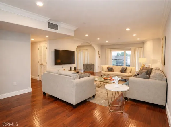 13037 Moorpark Studio Ctr, Studio City, CA 91604