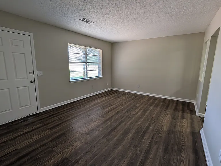 418 Murphys Ln — Photo 2