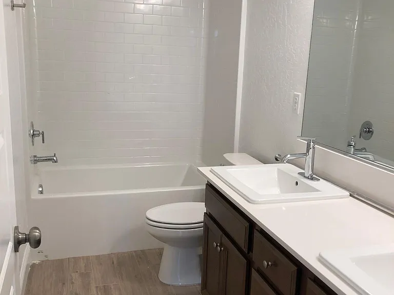 355 N McArthur Ave — Photo 14