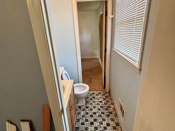 2nd image of 112 Harwood Dr