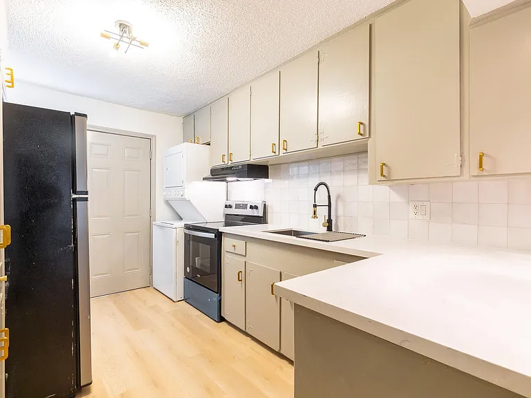 11603 Chimney Rock Rd #B — Photo 7