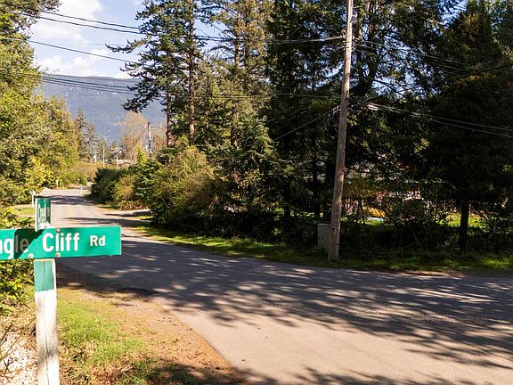 5th image of 1335 Eagle Cliff Rd