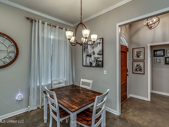 4th image of 1307 Augusta Dr